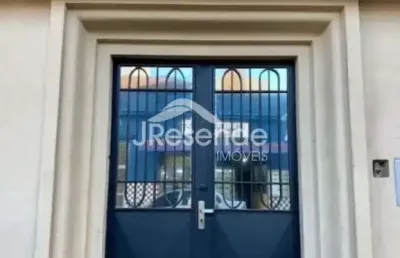 Alugo/vendo apto 1 dormitório, bem localizado, centro, condomínio baixo.