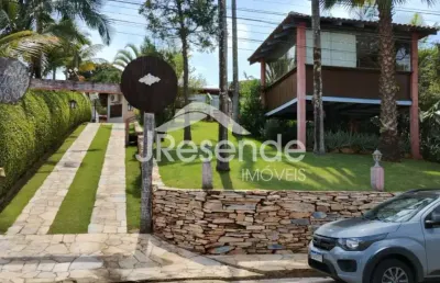 Casa em escapas do lago em frente ao lago com 4 suites e 1 quarto