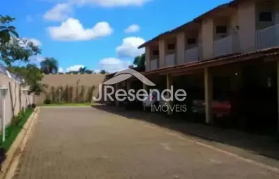 Venda casa condomínio vila dos ipês, parque são sebastião, 2 suítes, lavabo, 2 vagas de garagem.