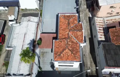 Alugo imóvel comercial com 540 m² a uma quadra da doca