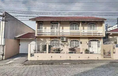 Casa 05 quartos, 02 suítes, 05 vagas - roçado - santa catarina