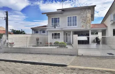 Casa 03 quartos, 01 suíte, 04 vagas - centro - palhoça