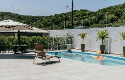 Maravilhosa casa com 05 suítes, 450 m² e terreno de 1.000 m² - praia do antenor - santa catarina