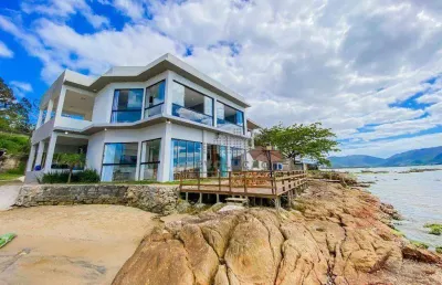 Casa alto padrão com 05 dorms a beira mar - são miguel - biguaçu sc