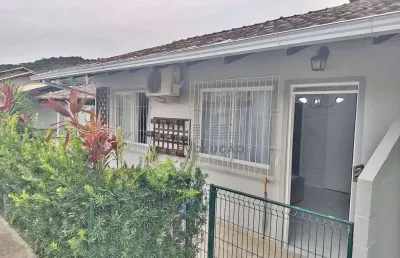 Casa 2 quartos, 1 vaga, lazer - forquilhas - santa catarina