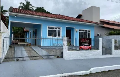 Casa com 03 dorms , 01 suíte no pagani - palhoça/sc