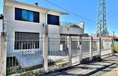 Casa 02 pavimentos, 293 m² em coqueiros, próximo ao mar - florianópolis brasil