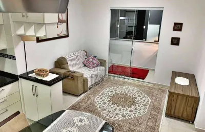 Apartamento oferece 2 dormitórios, 1 banheiro social