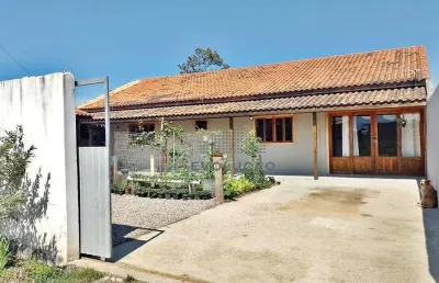 Casa 2 quartos, 4 vagas, 2km  mar - passagem maciambú