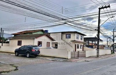 Casa + 04 aptos, terreno de esquina - barra do aririú - palhoça/sc
