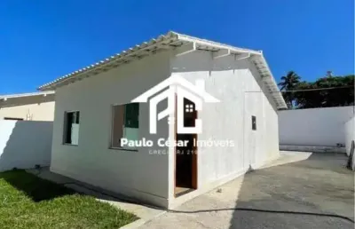 Casa localizada no bairro viaduto em rua asfaltada.  composição: 2 quartos, sala, cozinha, banheiro social, área de serviço, amplo quintal a poucos me
