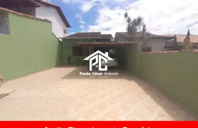 Excelente casa composta por 02 quartos, sendo 01 suíte, sala ampla, cozinha, banheiro, área de serviço, vaga de garagem, bairro de fácil acesso, próxi