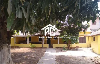 Excelente casa com 02 quartos,  ótima sala, cozinha, banheiro, área de serviço, varandas, garagem, ótima localização. aceita carta de c
