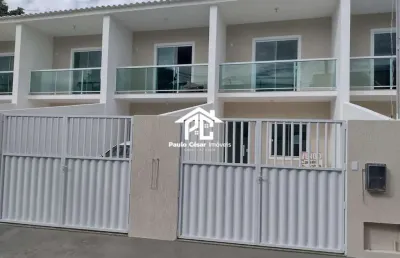 Excelentes casas novas no centro de araruama com 02 quartos, sala, cozinha, 02 banheiros, área de serviço, varandas, garagem, a 200 metros da rodoviár