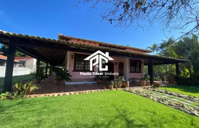 Excelente casa composta por: 03 quartos sendo 01 suíte, ampla sala com 03 ambientes, cozinha ampla, banheiro social, área de serviço com ducha e banhe