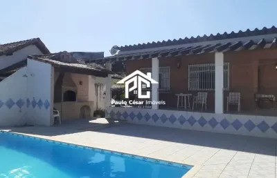 Excelente casa mobiliada composta por 04 quartos, sendo 01 suíte, 02 banheiros, ótima sala, cozinha grande, banheiro externo para um melhor conforto d