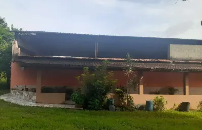 Imperdível residência à venda em araruama-rj, bairro morro grande: 8 quartos, 3 salas, 3 banheiros, 5 vagas e 500m² de área!