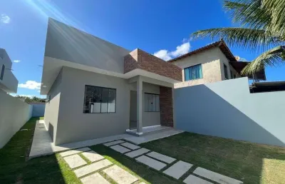 Excelente casa com 02 quartos, sendo 01 suíte, sala, cozinha, banheiro, área de serviço, garagem, ótima localização. aceita carta de crédito!