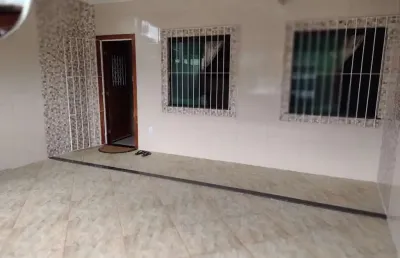 Excelente casa com 02 quartos, sendo 01 suíte, ótima sala, cozinha, banheiro, área de serviço, varanda, garagem, ótima localização, totalmente legaliz