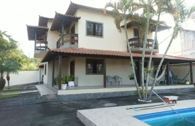 Excelente casa de alto padrão próximo ao novo supermercado dom atacadista, composta por 03 quartos sendo 01 suíte, 02 banheiros, 02 salas, ótima cozin