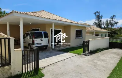 Excelente casa com 03 quartos, sendo 01 suíte com closet, sala, cozinha, banheiro, área de serviço, varanda, garagem para 01 carro, portão eletrônico,