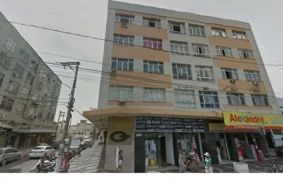 Excelente apartamento bem amplo com aproximadamente 130m2 , composto por 03 quartos, sala, cozinha, banheiro social, área de serviço, banheiro e quart