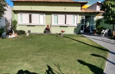 Ótima casa com 03 quartos, sendo 03 suíte, 01 com closet e banheira de hidromassagem