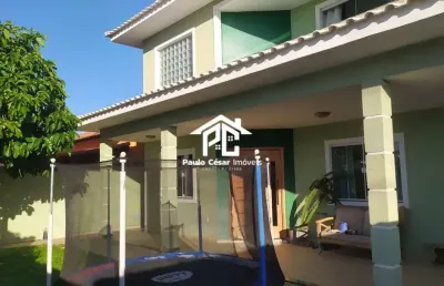 Ampla casa de 3 quartos com 240, excelente iluminação e circulação. dois andares composta por: 1 pavimento -  sala com pé direito duplo, cozinha, copa