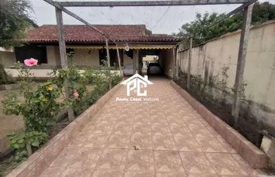 Ótima casa composta por sala ampla, cozinha ampla, banheiro social, 3 quartos sendo um suíte e mais um banheiro externo, área gourmet com churrasqueir