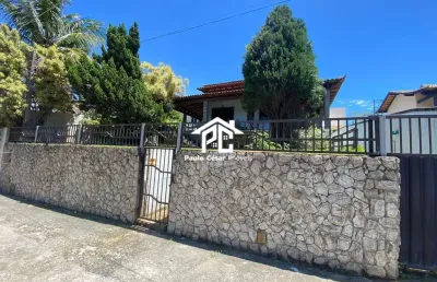 Casa composta por 3 quartos, sendo 3 suítes, escritório, sala ampla com dois ambientes, copa, cozinha ampla, área de serviço coberta, varanda frente e
