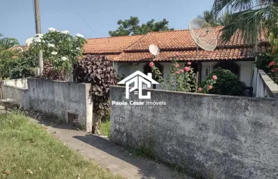Casa com 2 quartos, sala, cozinha, banheiro e área de serviço.  localização privilegiada 300 metros da lagoa , local super requisitado. oportunidade p