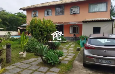 Casa duplex , composta por 3 quartos sendo 1 suíte, 2 salas, escritório, cozinha conceito aberto, espaço gourmet , banheiro, piscina, jardim, espaço p