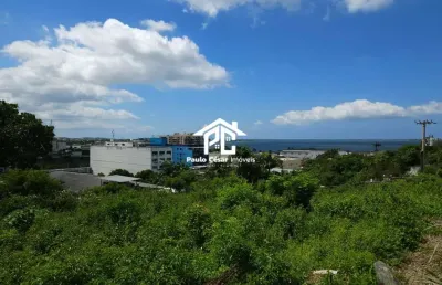 Lote no centro de araruama com total de 206,95m² medindo 15,33 de frente e 13,50 nas laterais.  bem localizado o lote tem uma vista parcial para lagoa