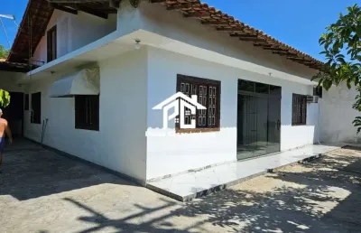 Casa  com 03 quartos sendo 03 suítes sendo 01 com closet, ótima sala com 02 ambientes cozinha varadas garagem  churrasqueira piscina pomar.