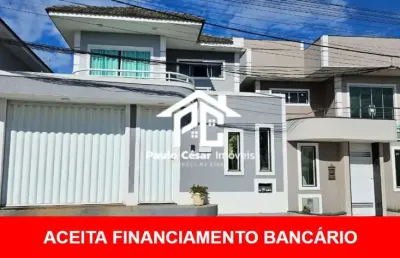 Excelente casa dúplex de alto padrão. parte superior com 03 quartos sendo 03 suítes,  01 com closet, todas com varandas e excelente vista. parte infer