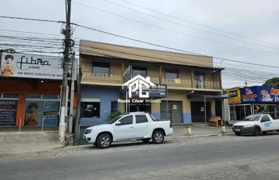 Imperdível oportunidade de adquirir um apartamento e loja no  centro de araruama-rj: 3 quartos, 1 suíte, 1 sala, 1 banheiro, 1 vaga de garagem.