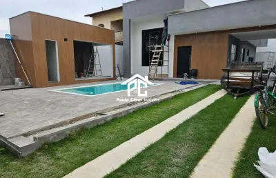 Casa à venda em araruama-rj, vila capri: 3 quartos, 2 suítes, 2 salas, 1 banheiro, 1 vaga de garagem, 140m² de área.