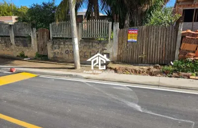 Casa em início de construção, com 02 quartos, sala, cozinha, banheiro, excelente quintal, com planta e projeto aprovado pela prefeitura, ótima localiz