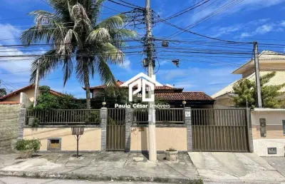 Casa à venda em araruama-rj, vila capri: 3 quartos, 1 suíte, 1 sala, 2 banheiros, 2 vagas de garagem, 110 m² de área.