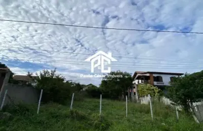 Terreno de 450m² na pontinha, araruama-rj: ótima localização, próximo à lagoa, elevado e sem muro!