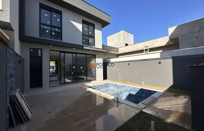 Sobrado com 3 suítes, piscina e acabamento impecável em condomínio fechado – pau