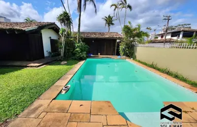 Casa térrea, terreno de esquina (797m²), frente ao mar!