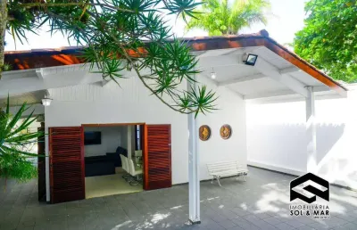Casa térrea, 04 dormitórios, com piscina, próximo a praia de pernambuco!