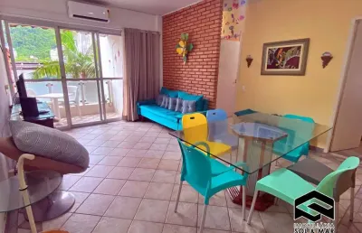 Amplo, com sacada, lado praia e em ótima localização!