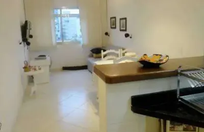 Amplo apartamento, portaria 24 horas, lado praia, próximo a unoeste!