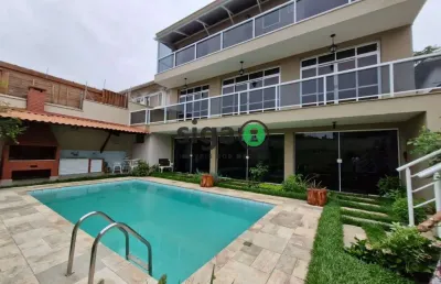 Casa  de 5 dormitórios em condomínio no real parque