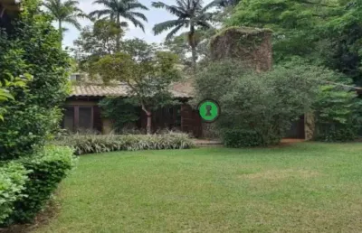 Casa assobradada de alto padrão, com 4 suites, para venda ou locação com 5 vagas de garagem