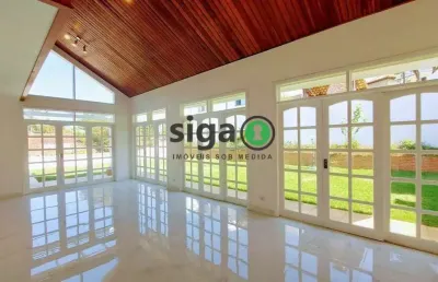 Casa reformada à venda ? 300m², terreno amplo, acabamento de alto padrão e localização privilegiada