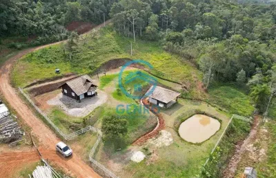 Chácara em meio a natureza com lagoa e terreno de 7.000m² à venda em tijucas/sc
