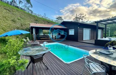 Chácara mobiliada em meio a natureza, piscina e terreno de 2.250m² à venda em tijucas/sc